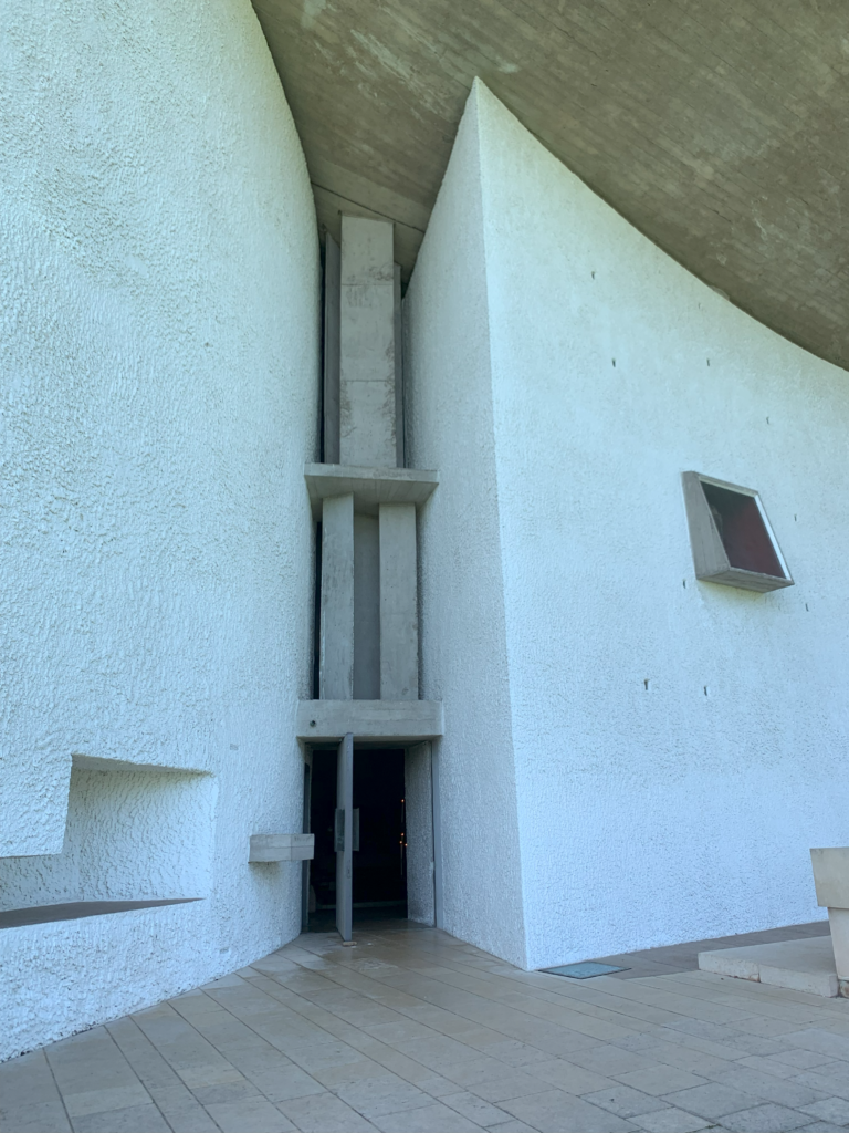 Photo crédit Nawar ZREIK /16Art, VILLA SAVOYE, Œuvre Le Corbusier https://sites-le-corbusier.org/oeuvres/villa-savoye-et-loge-du-jardinier-poissy/